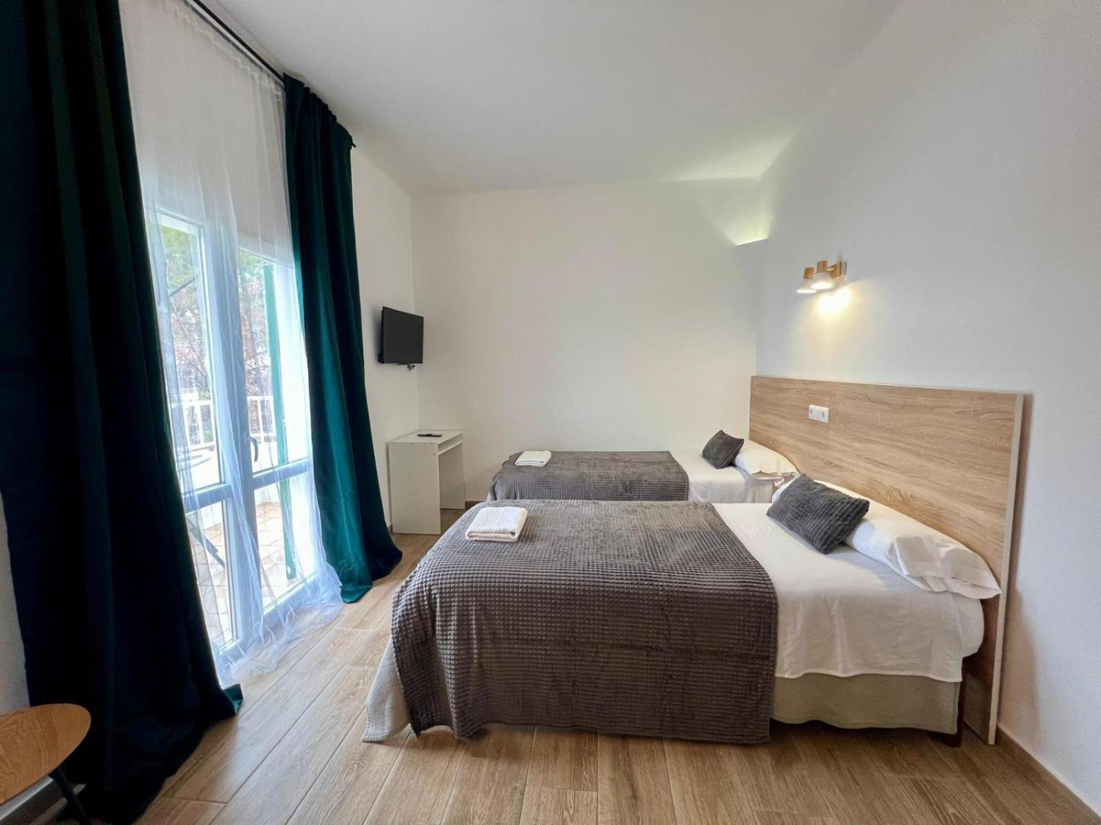 Hostal Oasis Dor Cala D´Or Εξωτερικό φωτογραφία